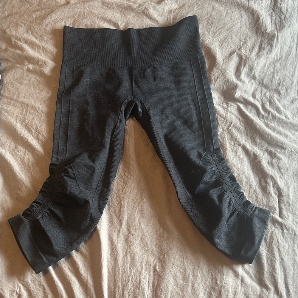 Lululemon Athletica Heathered Inkwell  Cropped Leggings Size 4